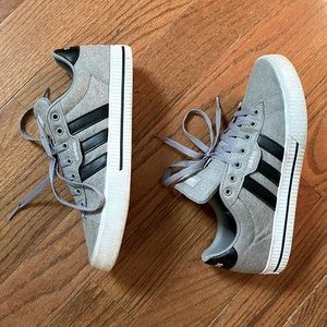Adidas Daily 3.0 shoes in gray